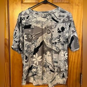 Wray graphic parade black white tshirt medium